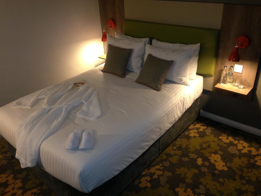 Epping Forest Hotel Woodford Bagian luar foto
