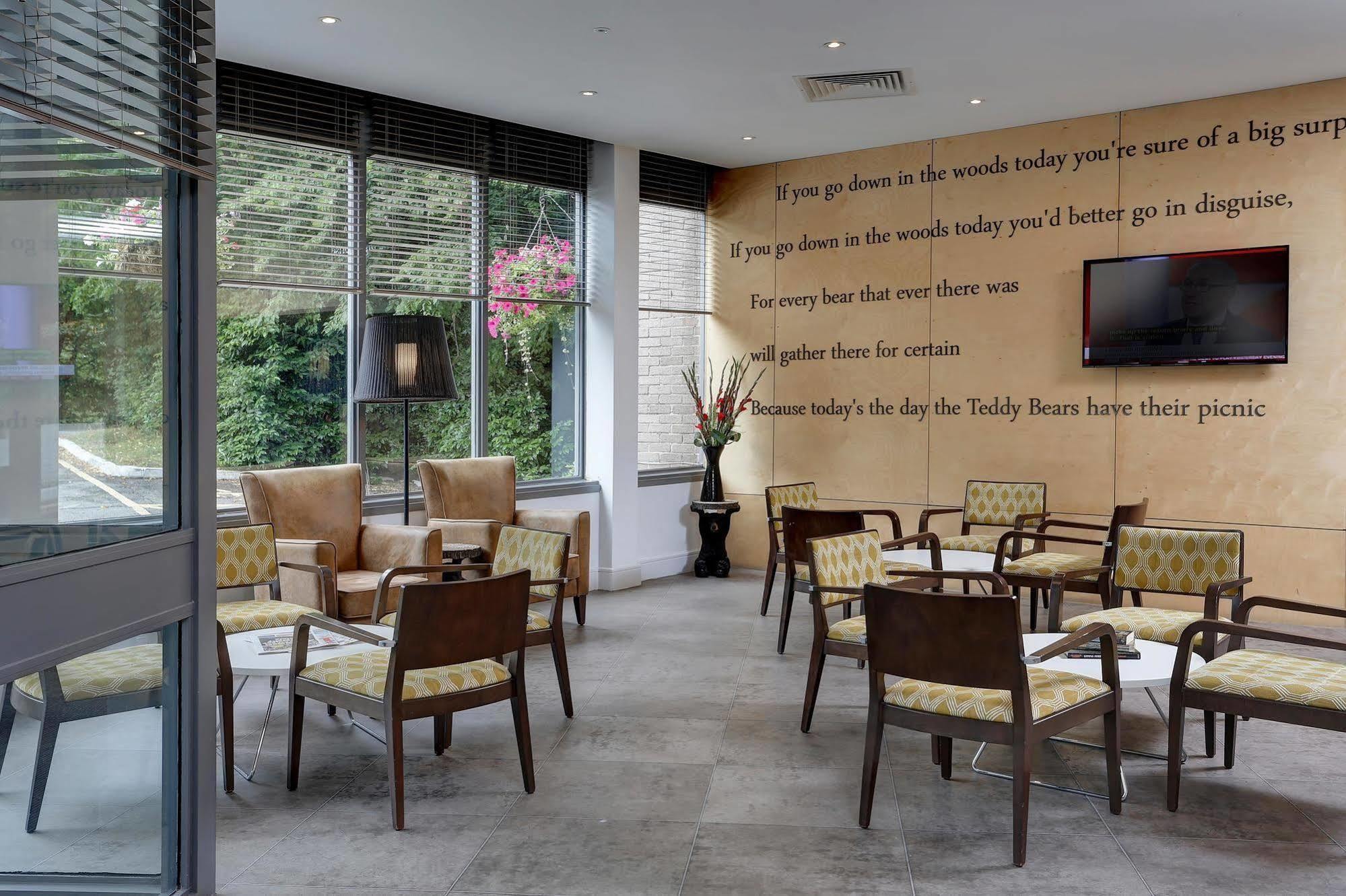 Epping Forest Hotel Woodford Bagian luar foto