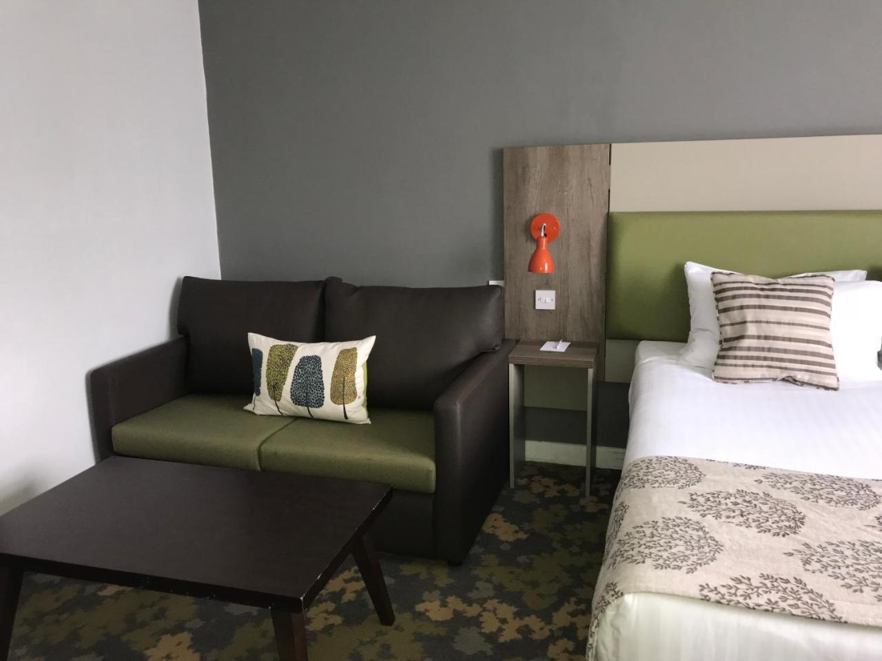 Epping Forest Hotel Woodford Bagian luar foto