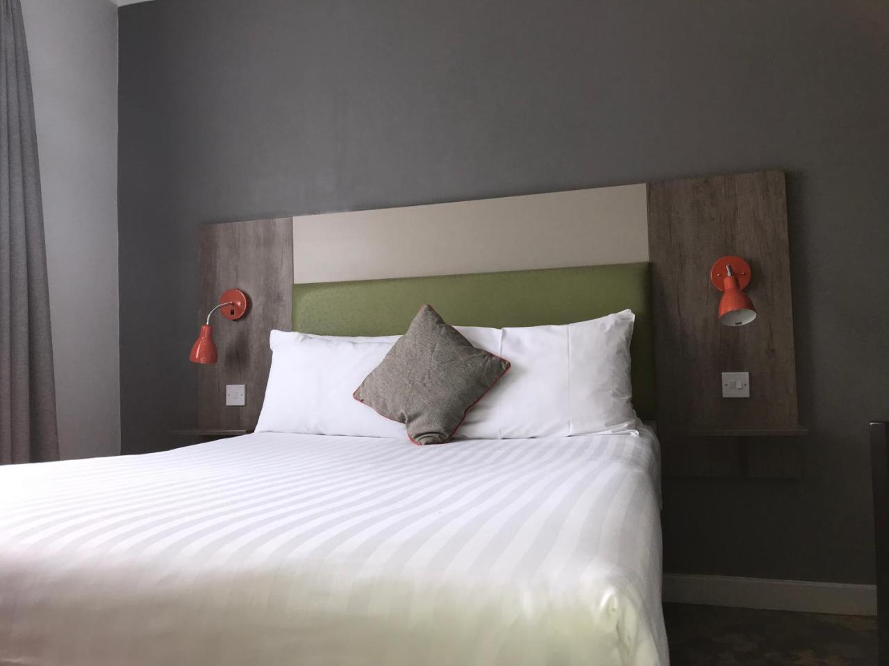 Epping Forest Hotel Woodford Bagian luar foto