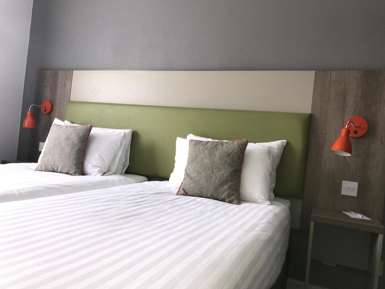 Epping Forest Hotel Woodford Bagian luar foto