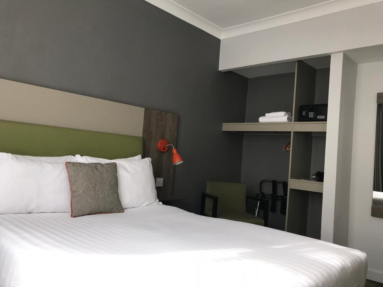 Epping Forest Hotel Woodford Bagian luar foto