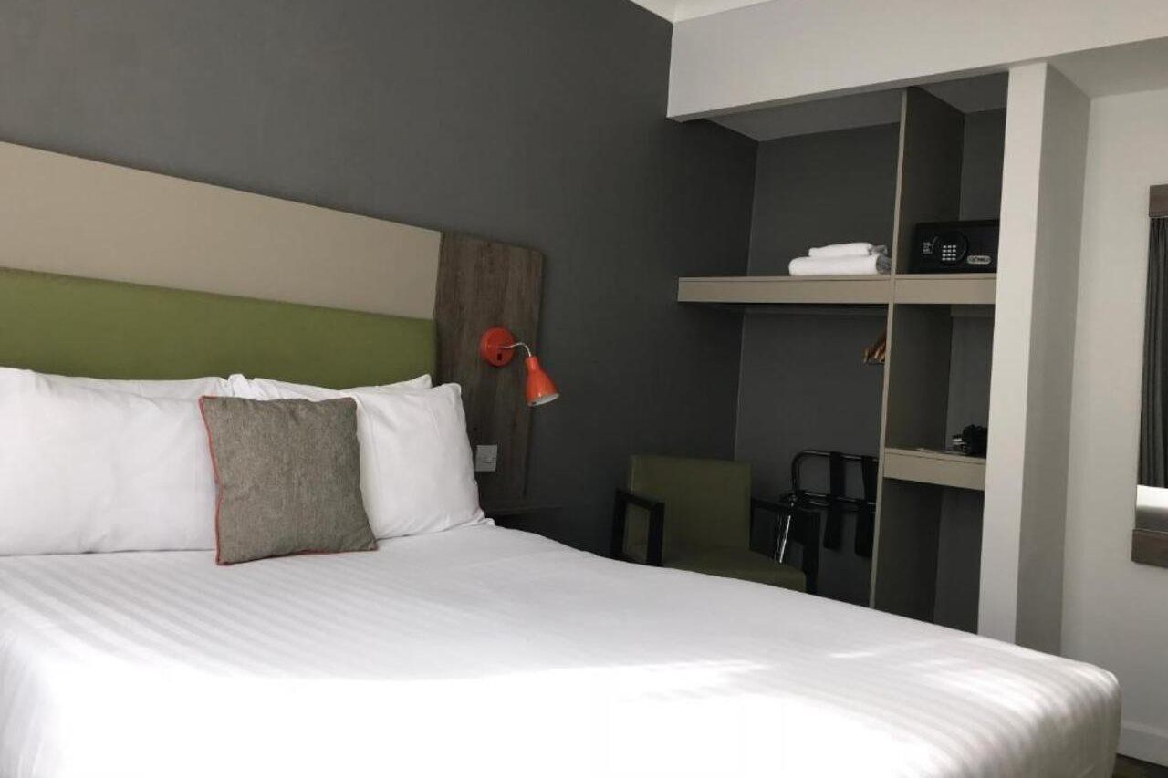 Epping Forest Hotel Woodford Bagian luar foto